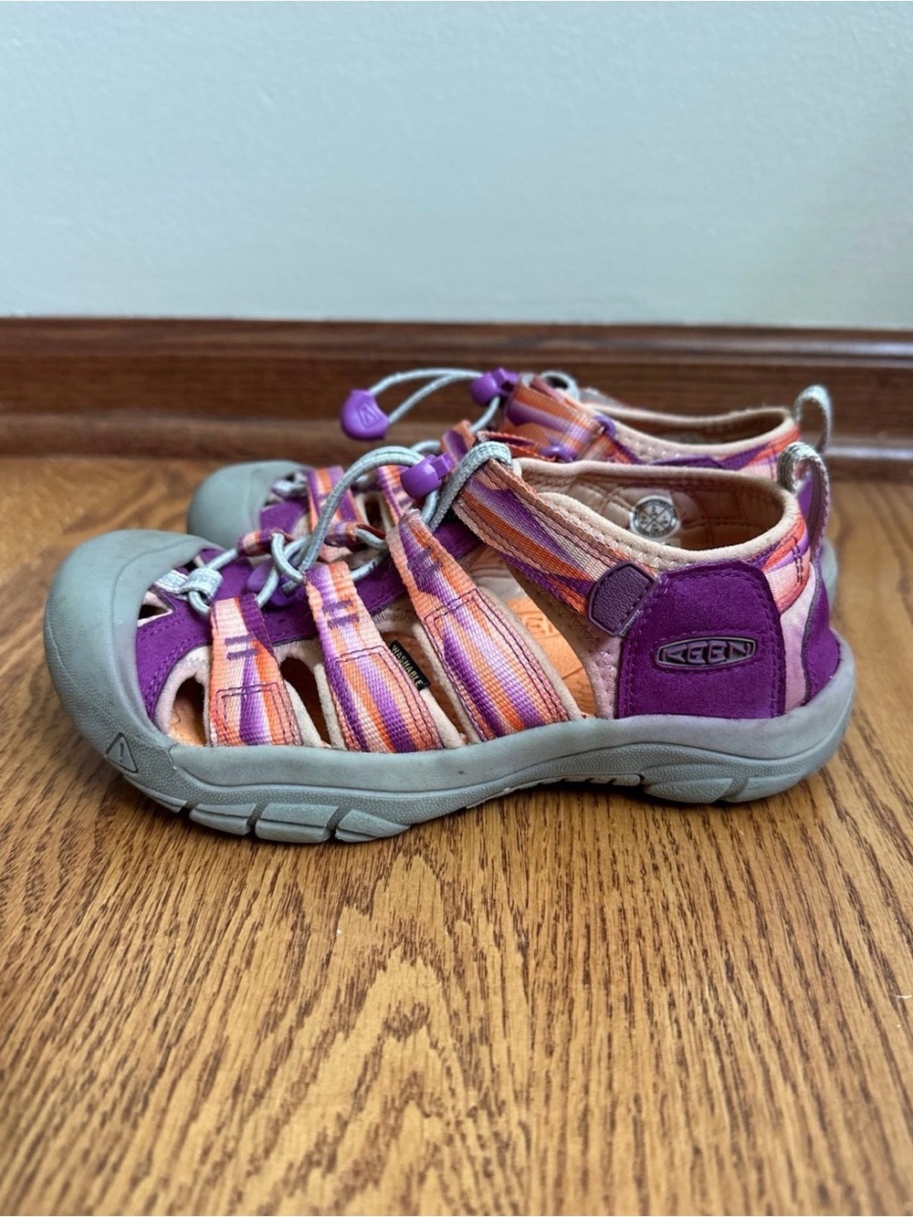 Keen Newport Sandals Girls 2 Closed Toe
